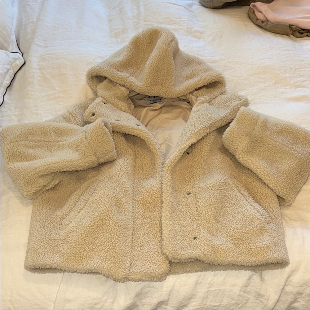 Zara Cozy Sherpa Hooded Jacket in Cream